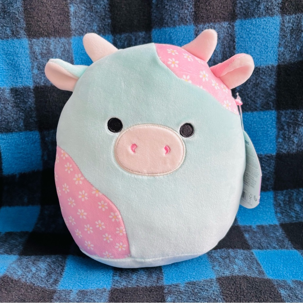 Yamaris the Easter Cow 8" Squishmallow